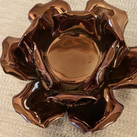 Set of 2 flower shape tea light bronze color candle holders - Picture 3 of 8